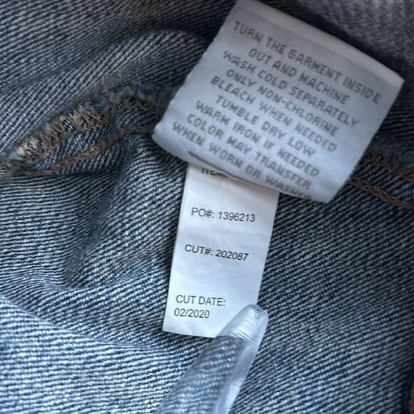TORRID Jean Jacket Cropped No Collar Womens Size 2 2X  Light Wash Distressed NWT - Picture 15 of 16